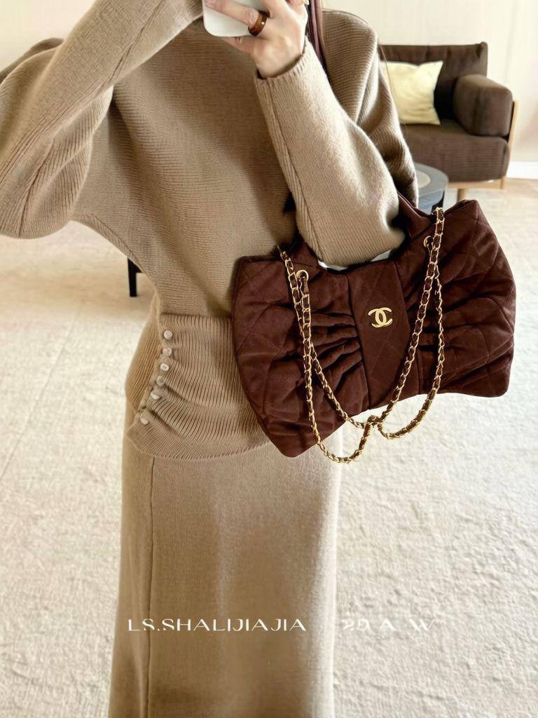 CHANEL 
150 dhs✅

Zain295
♥️♥️♥️