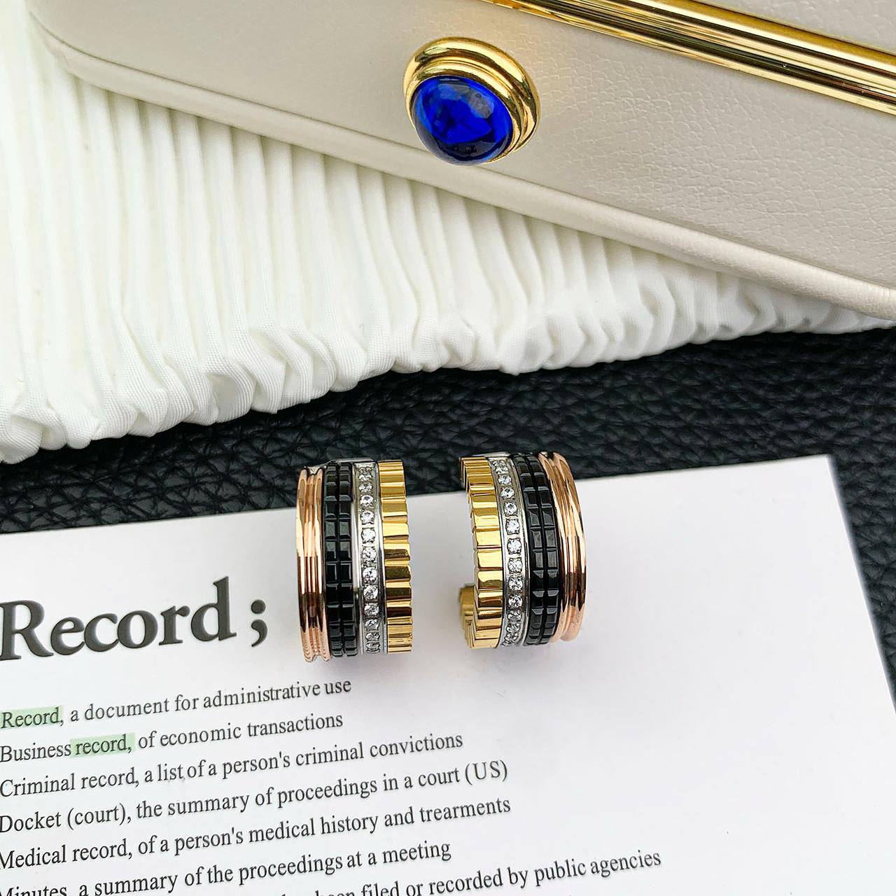 BOUCHERON  SET 🔥*
Necklace 🌊
Earring❤️‍🔥
Ring 💍 size available 👇
6,7,8,9
Master quality 💯
With normal boxes 📦 
170 dhs🪙🌨️
With master box 🗃️ 
250 dhs🪙🌨️

Zain216
♥️♥️♥️