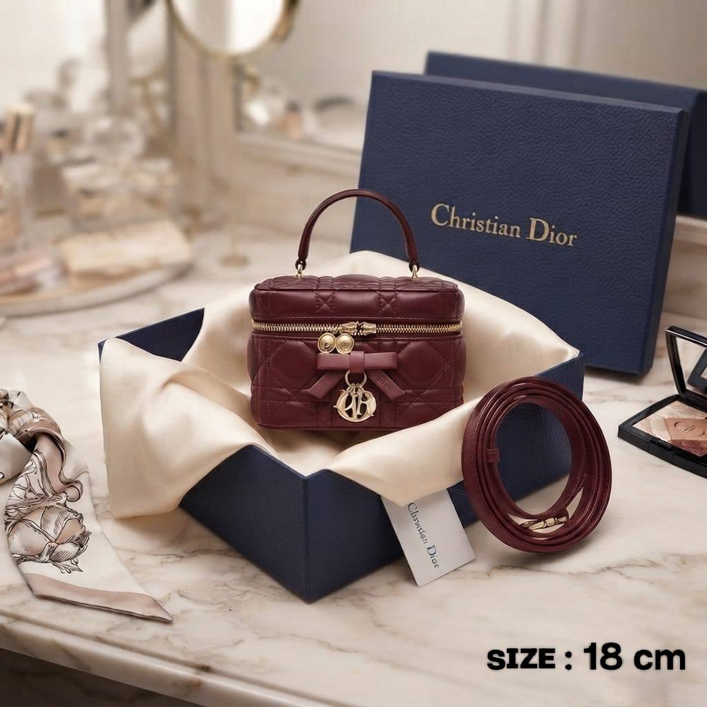 Dior
ʙᴏᴡ ᴠᴀɴɪᴛʏ ᴛᴏᴘ ʜᴀɴᴅʟᴇ
ᴡɪᴛʜ ᴅᴇᴛᴀᴄʜᴀʙʟᴇ sᴛʀᴀᴘ
ɢᴏʟᴅ ʜᴀʀᴅᴡᴀʀᴇ
sɪᴢᴇ : 18 cm
ᴡɪᴛʜ BOX

120 dhs✅

Zain31
♥️♥️♥️