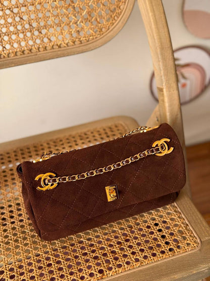 New Collection✨✨✨
CHANEL
25cm
370 dhs🇦🇪🇦🇪
*MASTER QUALITY*
With box🎁

Zain167
♥️♥️♥️