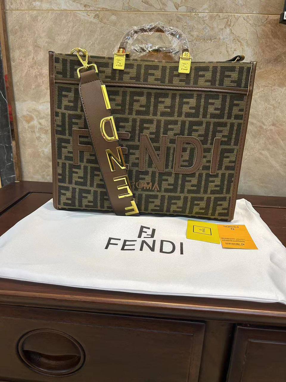 Fendi   
105 dhs❣️

Zain253
♥️♥️♥️