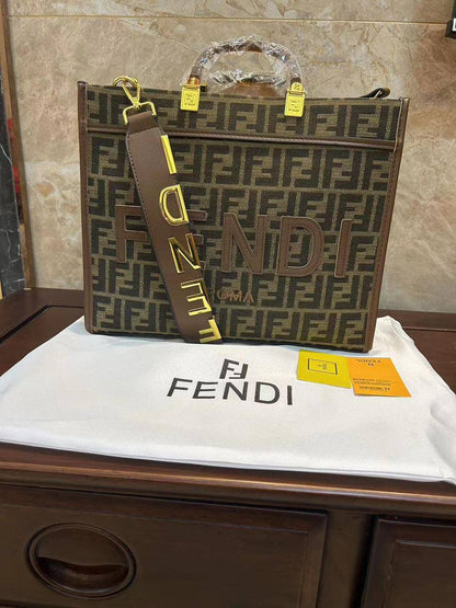 Fendi   
105 dhs❣️

Zain253
♥️♥️♥️