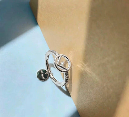 FENDI ❤️‍🔥
Ring 💍 available size👇
6,7,8,9
Master quality 💯
With normal boxes 🗃️ 
45 dhs🇦🇪🇦🇪

With master box 📦 
60 dhs 🇦🇪🇦🇪

Zain216
♥️♥️♥️