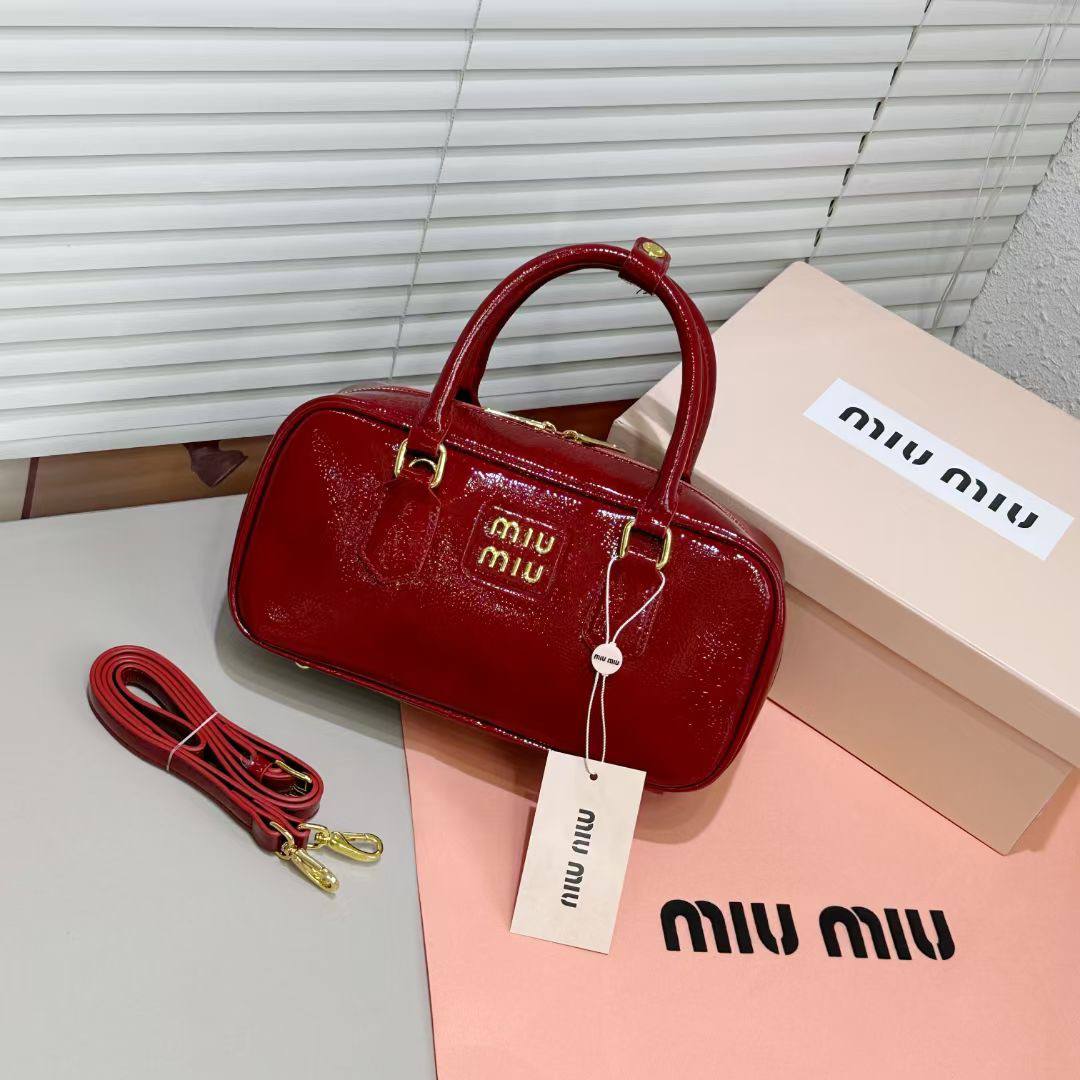 MIU MIU

BEST QUALITY 

WITH BOX’S 
🎁🎁🎁

90 dhs✅
SIZE 23CM

Zain290
♥️♥️♥️