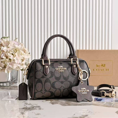 Coach 
100 dhs🇦🇪🇦🇪

with box
size 18×10×13cm

Zain42
♥️♥️♥️