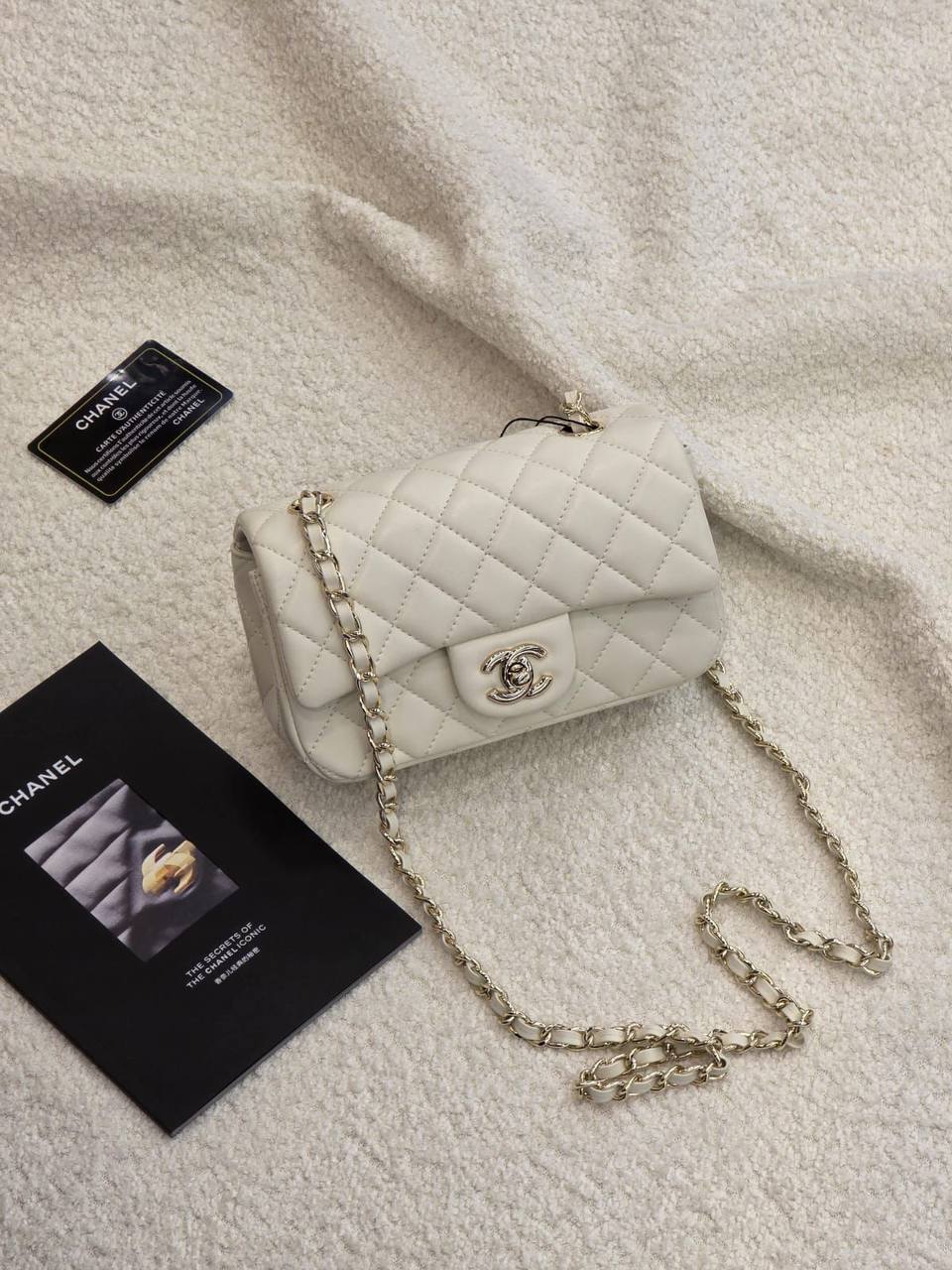 Chanel 
Master
  20CM

With Box🎁🎁🎁

230 dhs🇦🇪

Zain131
♥️♥️♥️