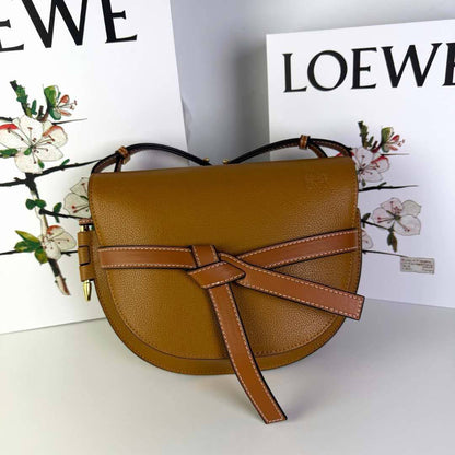 Loewe
Master🌺
330 dhs✅

Zain228
♥️♥️♥️