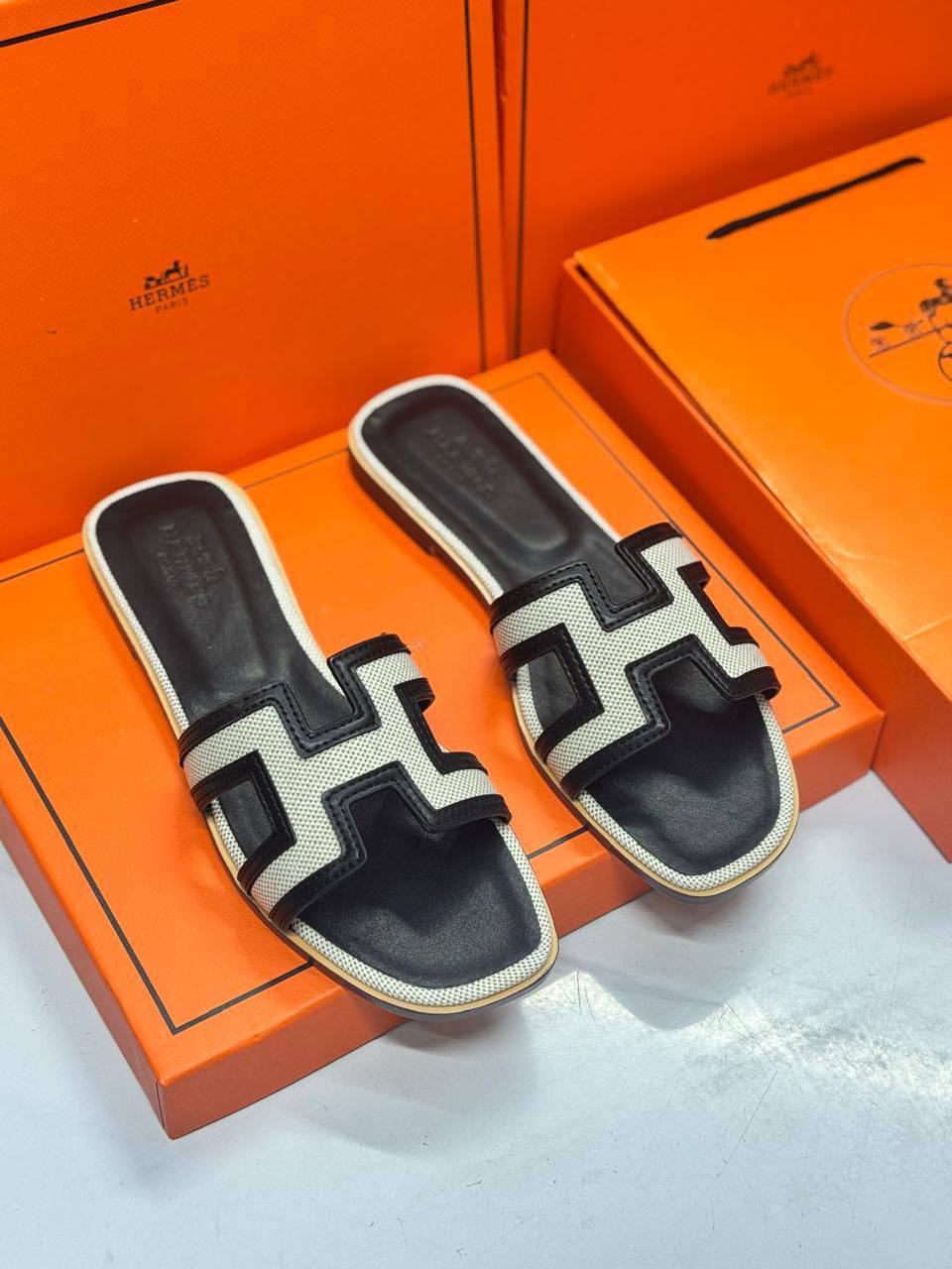 HERMES 
SIZE 36-41
90 dhs✅

Zain21
♥️♥️♥️