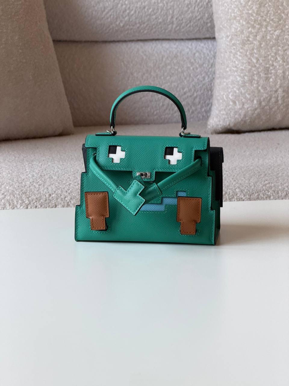 Hermes
 kelly doplex 22cm💥Master quality ✅with box📦
380 dhs💓

Zain52
♥️♥️♥️