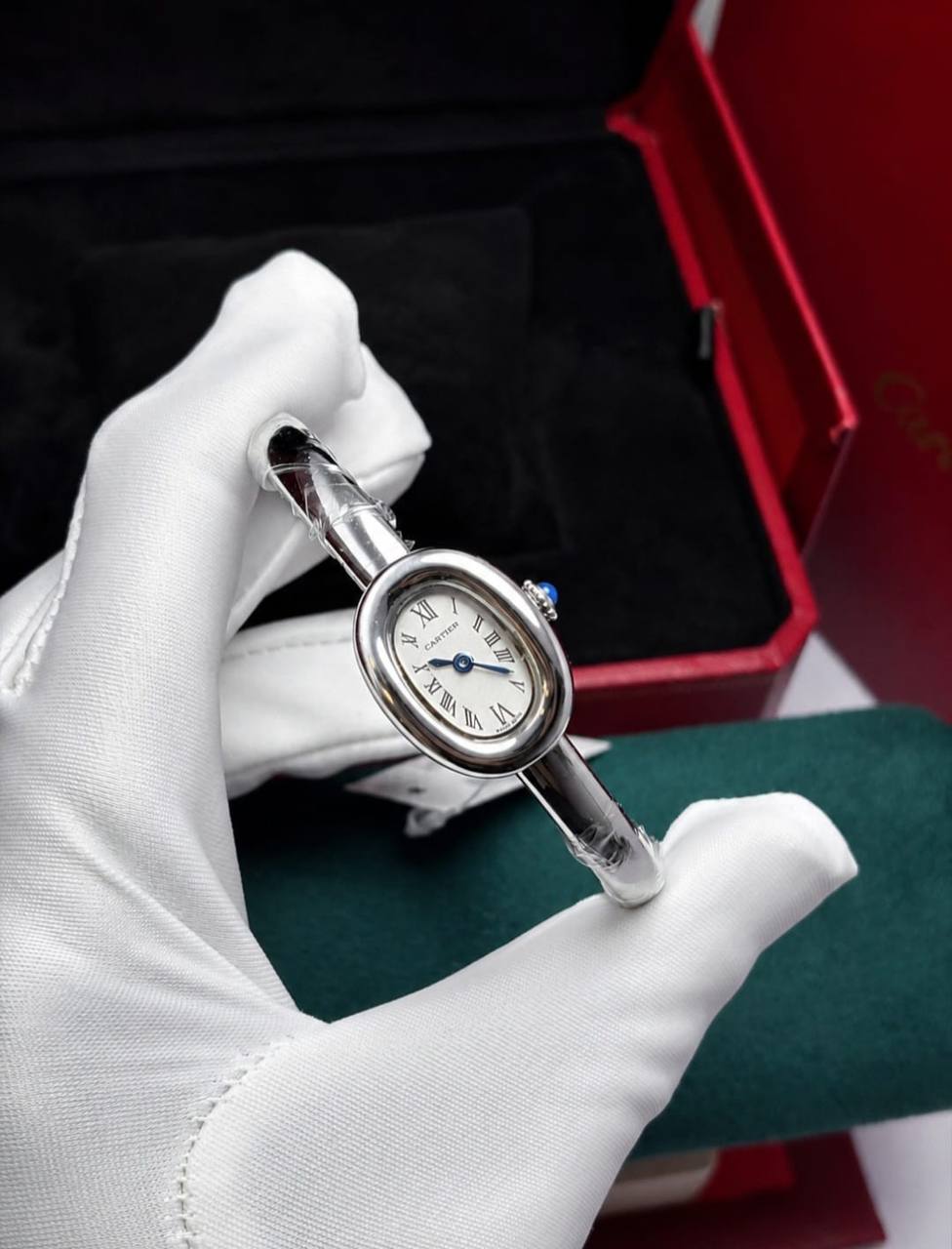 Cartier watch for ladies good quality 
350 dhs✅
 (size 17mm)

Zain59
♥️♥️♥️