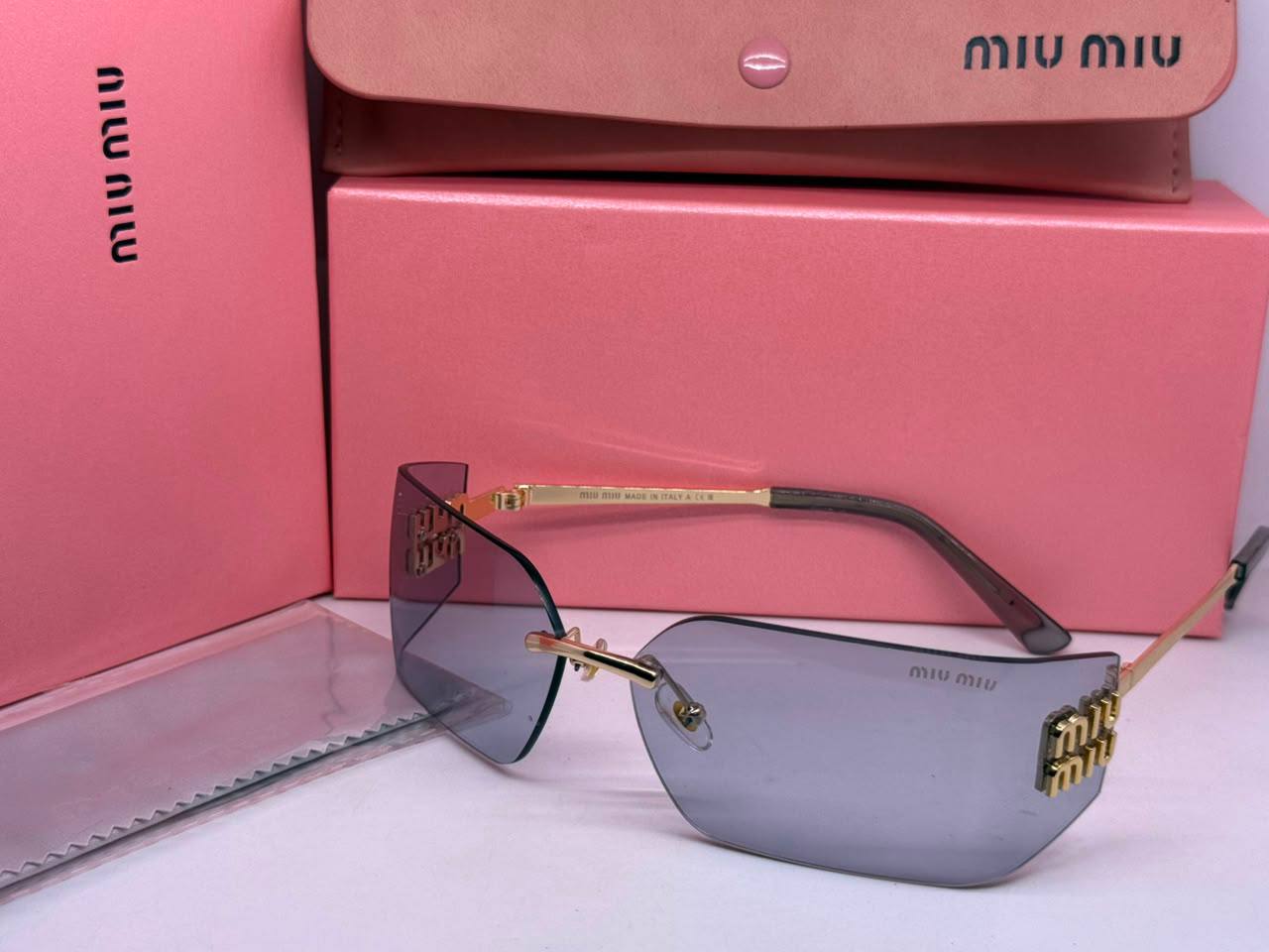 Miu Miu  
with box 
55 dhs🇦🇪🇦🇪

Zain29
♥️♥️♥️
