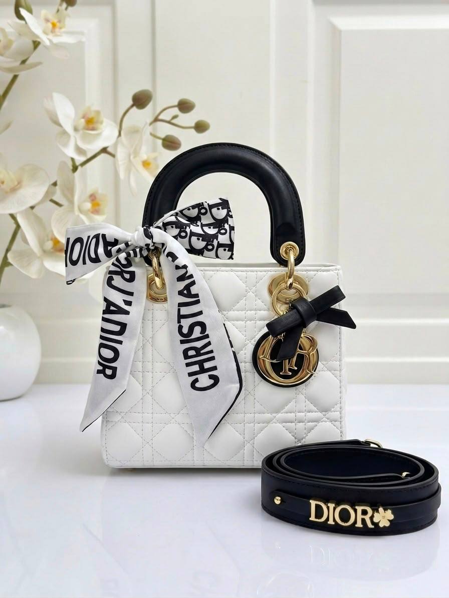 Dior
High quality 
With box 
120 dhs🇦🇪🇦🇪

Zain136
♥️♥️♥️