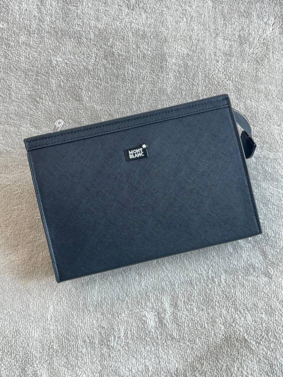 Men's Clutch
95 dhs🪙🌨️

Zain33
♥️♥️♥️