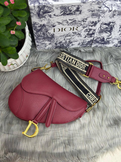 Dior

100 dhs🇦🇪🇦🇪

With box
Zain219
♥️♥️♥️