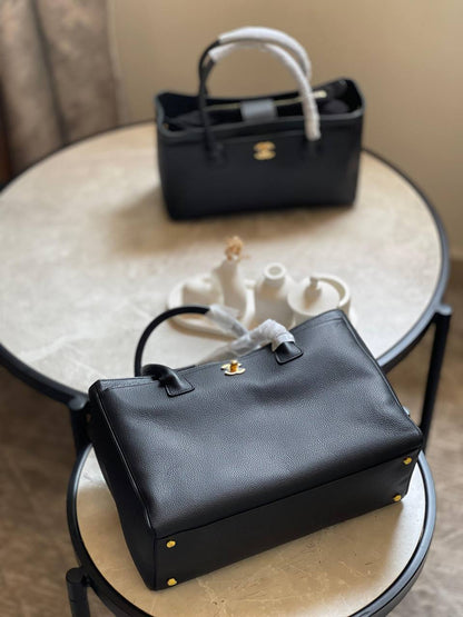 CHANEL✨
Size: 32 and 36 Cm💥
Available original box 📦 
With full packing 🎀🎀
Super high quality 💥💥
For Price 👇 WhatsApp✅
0568585901 
0507557372
0552275751 Owner Zain 👌

Zain283
♥️♥️♥️