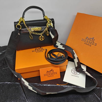 Hermes

95 dhs💓

with box
🎁🎁🎁

Zain235