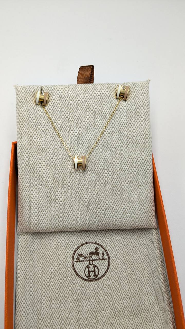 Hermes
*Master Quality* 
*Necklace & Earrings*
130 dhs🇦🇪🇦🇪 with Normal Box 🎁
170 dhs🇦🇪🇦🇪 with Good Box 🎁
190 dhs🇦🇪🇦🇪 with Master Box 🎁

Zain210
♥️♥️♥️
