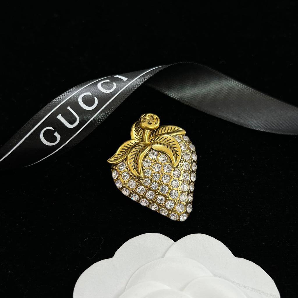 Gucci 💫✨
BROOCH
55 DHS🗽
WITH BOX AND PAPER BAG🎁🛍️

Zain89
♥️♥️♥️