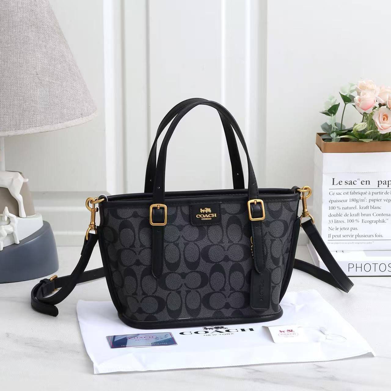 COACH 
HIGH QUALITY WITH BOX 
100 dhs🇦🇪🇦🇪

Zain295
♥️♥️♥️