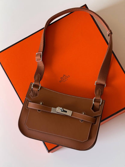 Hermes jypsiere 22cm💕master quality😍

with box❤️
🎁🎁🎁

380 dhs🪙🌨️

Zain52
♥️♥️♥️