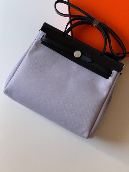 Hermes
 Herbag 31cm💥Master quality ✅with box📦
610 dhs💓

Zain52
♥️♥️♥️