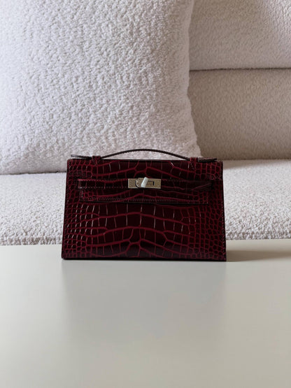 Hermes pochette 21cm 💕master quality😍with box❤️
550 dhs🪙🌨️

Zain52
♥️♥️♥️