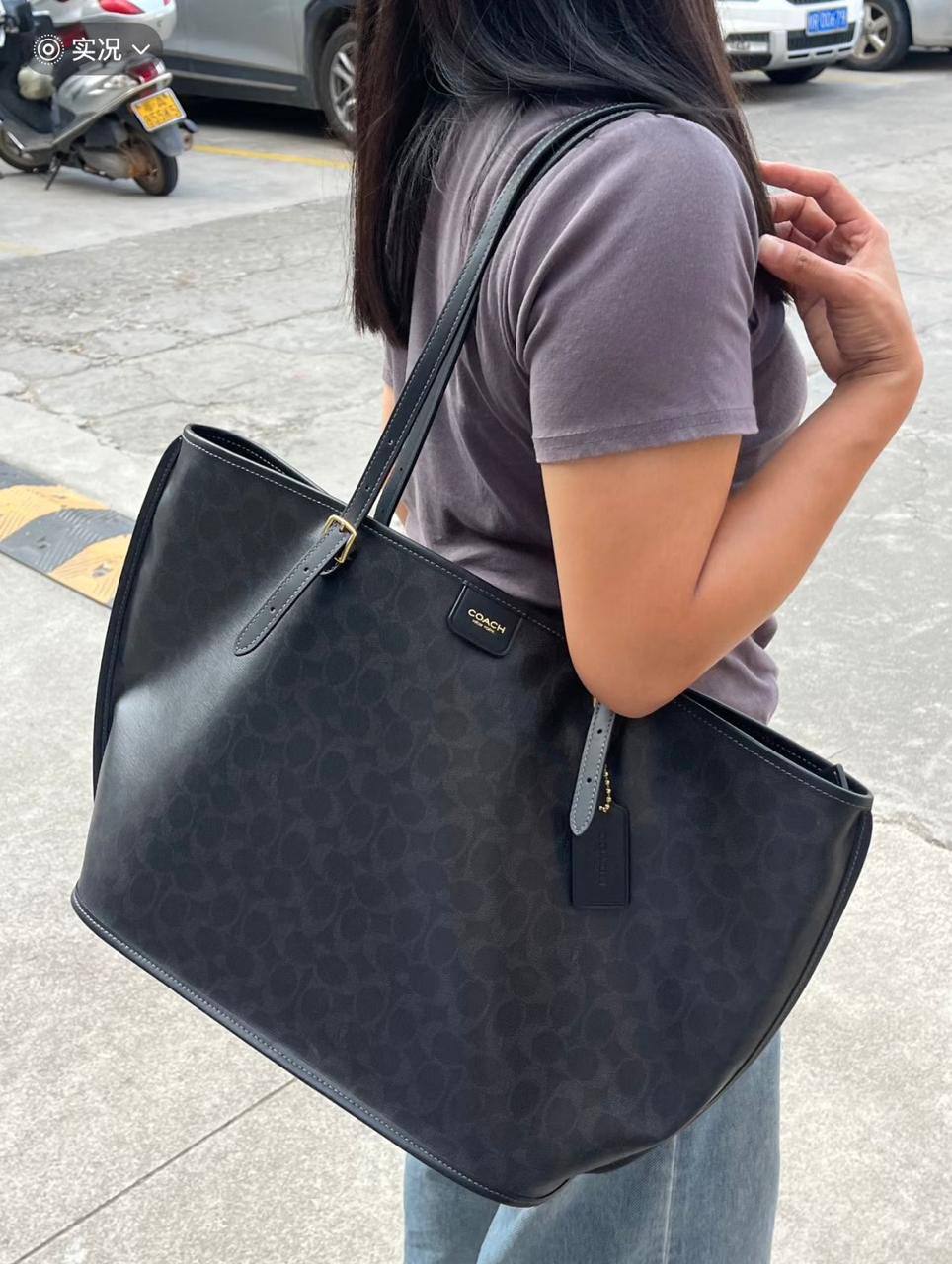 COACH 
HIGH QUALITY 
120 dhs🇦🇪🇦🇪
Size:50cm

Zain295
♥️♥️♥️