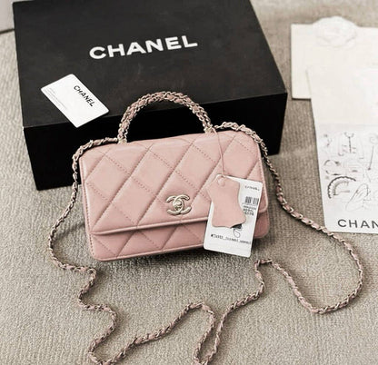 CHANEL

 NEW CAME GOOD QUALITY 
WITH BOX 
🎁🎁🎁

100 dhs🌺

Zain39
♥️♥️♥️