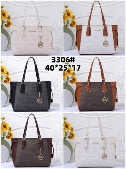 MK
95 dhs🪙🌨️

SIZE：40×25×14cm
Good quality 

with box
🎁🎁🎁

Zain35
♥️♥️♥️