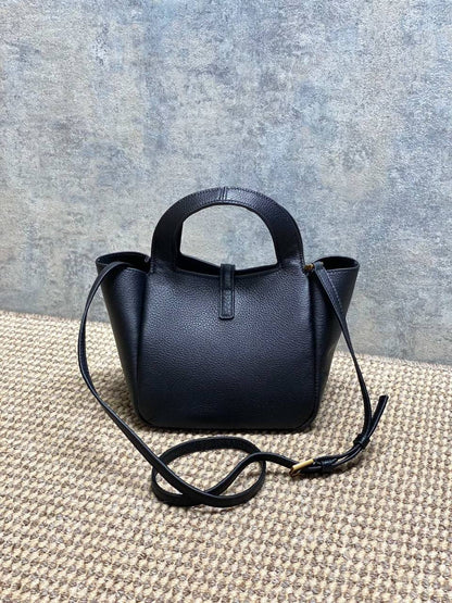 YSL Le 5 Á 
Baby Bea tote bag✅*
*Size 18 cm*
For Price 👇 WhatsApp✅
0568585901 
0507557372
0552275751 Owner Zain 👌

Zain274
♥️♥️♥️