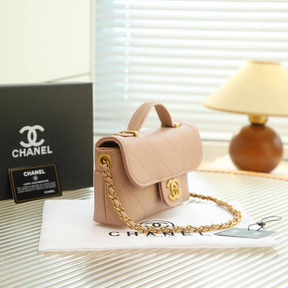 CHANEL

 GOOD QUALITY 

WITH BOX 
🎁🎁🎁

100 dhs✅

Zain39
♥️♥️♥️