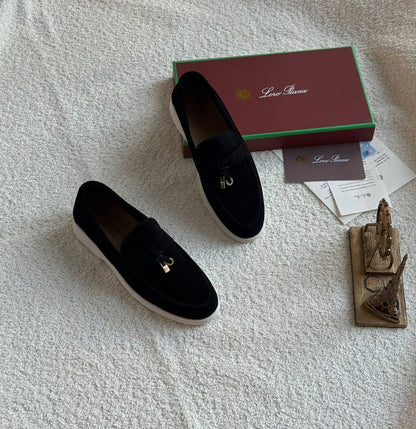 Loro piana 

  Size  .  36.  to 41

130 dhs✅

Zain80
♥️♥️♥️