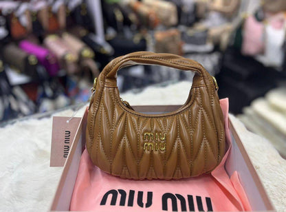 Miu Miu

With box 
🎁🎁🎁

95 dhs🇦🇪

Zain93

اطلبوها من الوتس المثبت في الأعلى👆🏻👆🏻

تواصلو معنا 👈🏻 Zain 
For order WhatsApp pinned 👆🏻

♥️♥️♥️