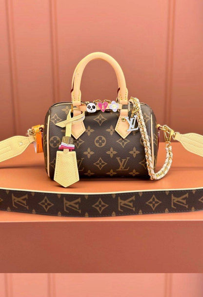 LV
115 dhs🇦🇪
Good-quality 

with box
🎁🎁🎁

Zain35
♥️♥️♥️