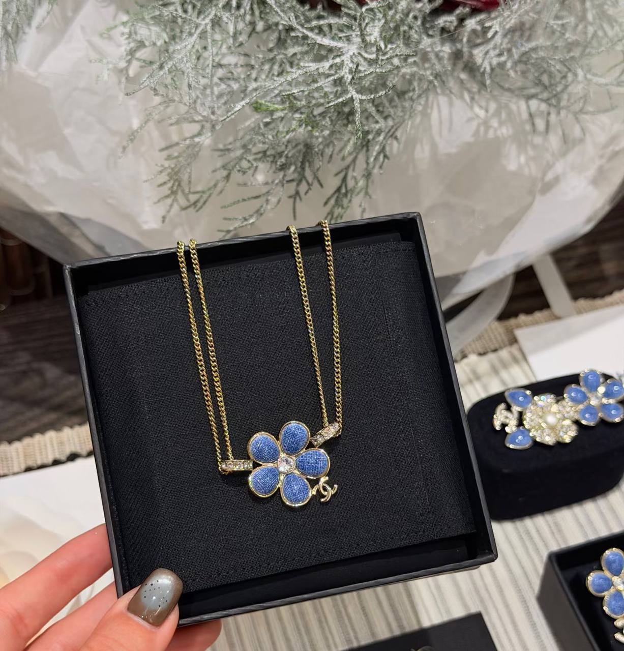 CHANEL 💐
Necklace 
Bracelet 
Master Quality 💎

*110*AED normal box 📦

Zain48
♥️♥️♥️