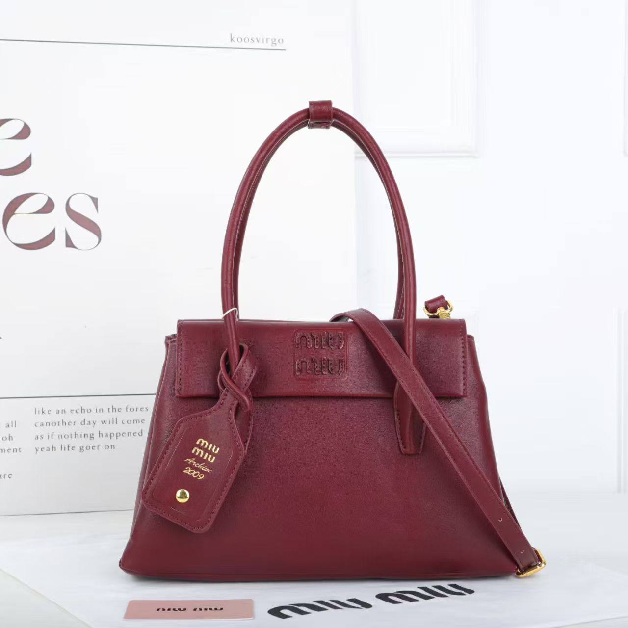 Miu Miu
GOOD QUALITY 
100 dhs🪙🌨️
SIZE 28 CM

Zain200
♥️♥️♥️