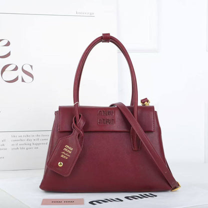 Miu Miu
GOOD QUALITY 
100 dhs🪙🌨️
SIZE 28 CM

Zain200
♥️♥️♥️