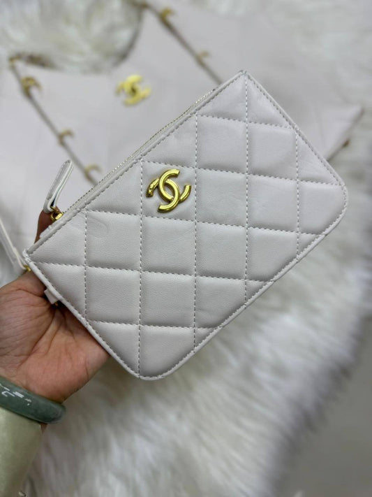 💕 Chanel  2 in 1
1️⃣ First quality
Size : 45 * 26 cm
90 dhs✅

Zain115
♥️♥️♥️