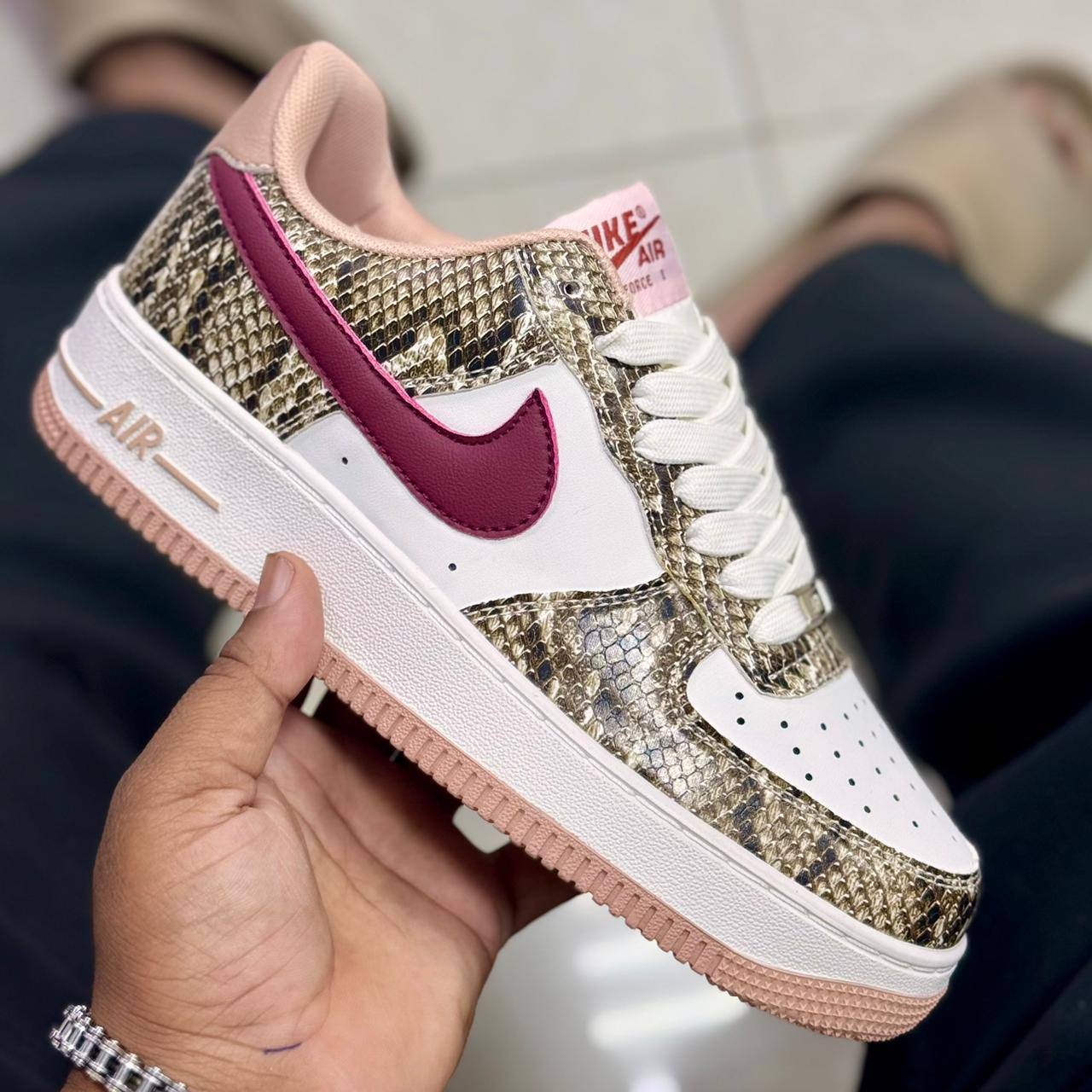 Nike Air
Please ask for size before ordering
Size 40-55
105 dhs✅

Zain27
♥️♥️♥️