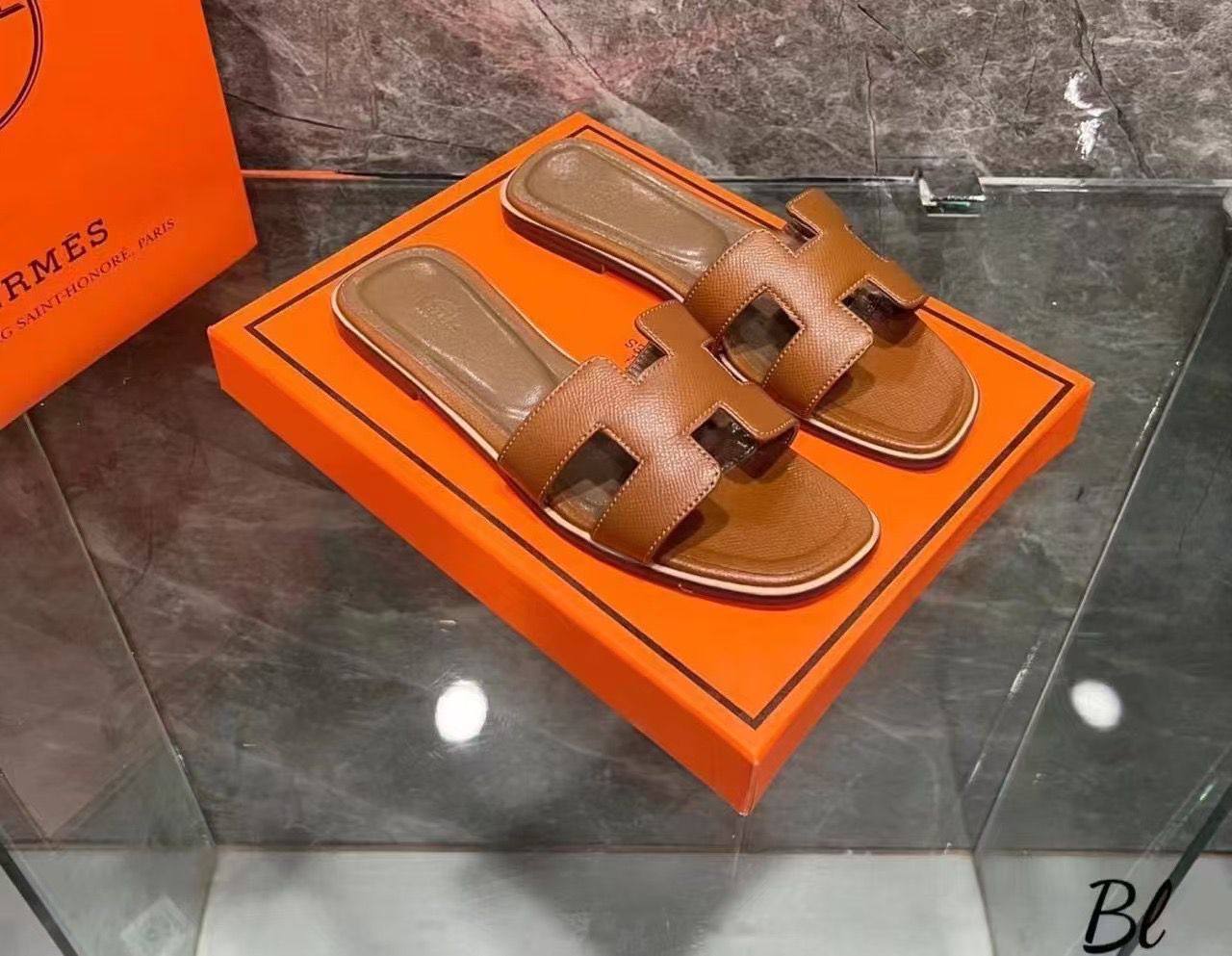 Hermes 
75 dhs🌺
good quality 
size 36 to 42 

Zain278
♥️♥️♥️