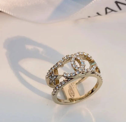 CHANEL 
Ring 💍 available size👇
6,7,8
Master quality 💯
With normal boxes 🗃️ 
45 dhs🇦🇪🇦🇪

With master box 📦 
70 dhs🇦🇪🇦🇪

Zain216
♥️♥️♥️