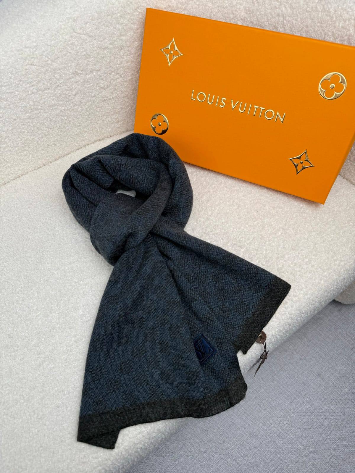 NEW COLLECTION👌🏻
Louis Vuitton SCARF MAN❤‍🔥
 MASTER Quality👑With Original Packaging👌🏻

230 dhs🇦🇪🇦🇪

Zain329
♥️♥️♥️