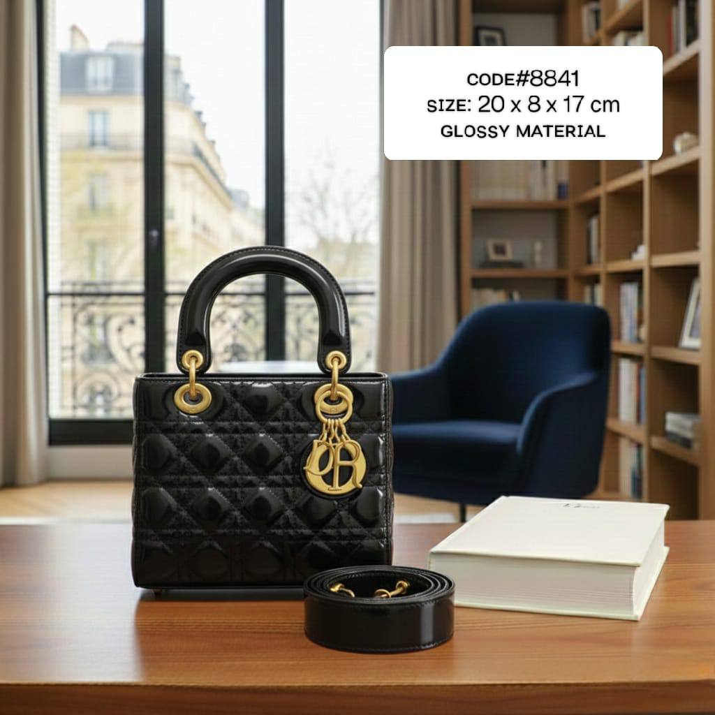 CHRISTIAN LADY DIOR
ɢʟᴏssʏ ᴍᴀᴛᴇʀɪᴀʟ
ɢᴏʟᴅ ʜᴀʀᴅᴡᴀʀᴇ
ᴡɪᴛʜ ᴡᴇʙ ʟᴏɴɢ sᴛʀᴀᴘ
sɪᴢᴇ: 20 ᴄm
ᴡɪᴛʜ BOX
🎁🎁🎁

100 dhs✅

Zain31
♥️♥️♥️