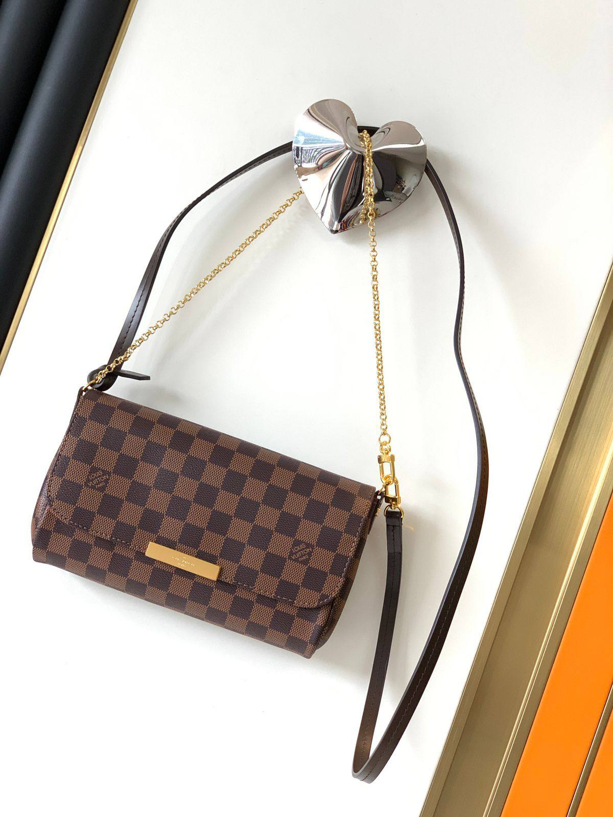 LV - Bottega
Master Bags
For Price 👇 WTSP Text Zain 0568585901

Zain111
Zain192
♥️♥️♥️