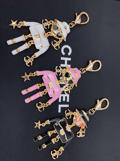 Chanel
Keychain Bag Charm
65 dhs🪙🌨️

Zain89
♥️♥️♥️
