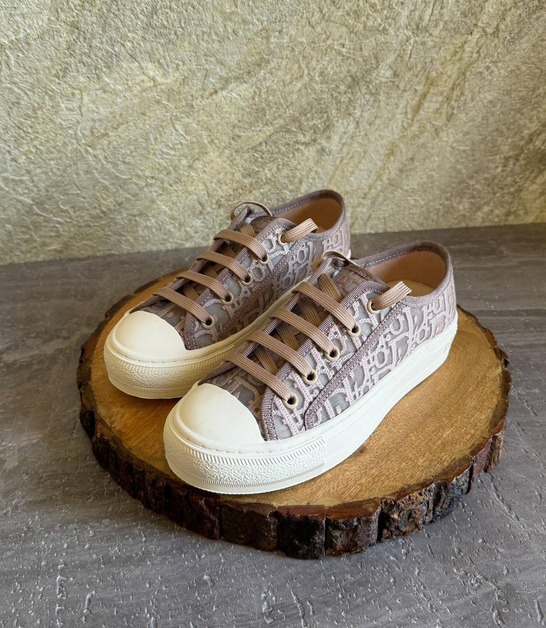 DIOR 
SuperMaster Quality 💯
450 dhs✅
Size: 36-41💥

Zain171
♥️♥️♥️