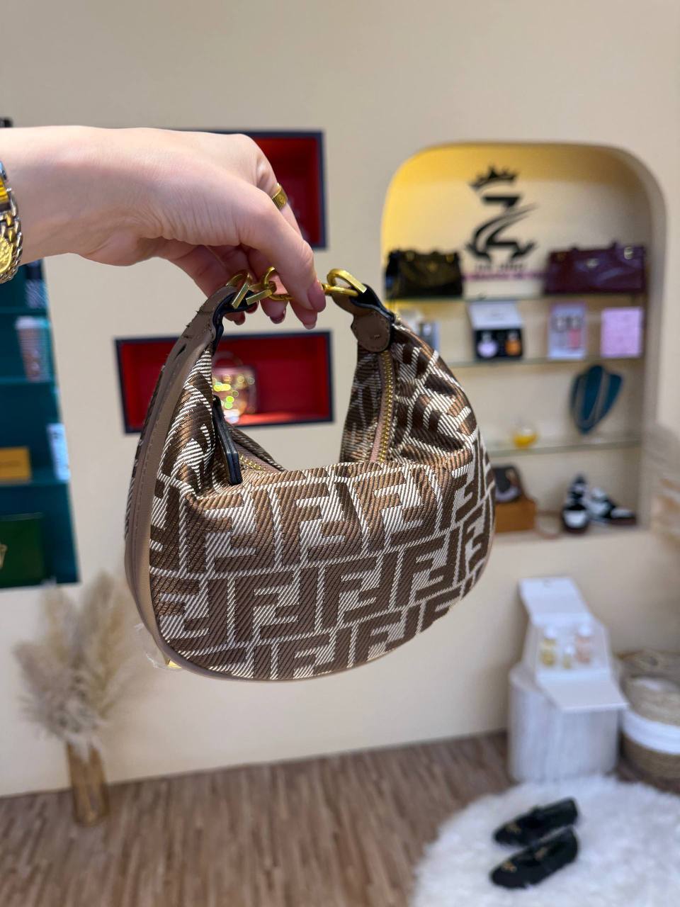 Fendi

105 dhs 
With box


Zain158
Zain290
Zain115

اطلبوها من الوتس المثبت في الأعلى👆🏻👆🏻

تواصلو معنا 👈🏻 Zain 
For order WhatsApp pinned 👆🏻

♥️♥️♥️