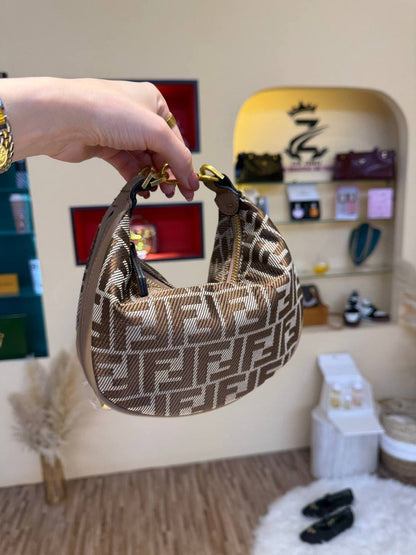 Fendi

105 dhs 
With box


Zain158
Zain290
Zain115

اطلبوها من الوتس المثبت في الأعلى👆🏻👆🏻

تواصلو معنا 👈🏻 Zain 
For order WhatsApp pinned 👆🏻

♥️♥️♥️