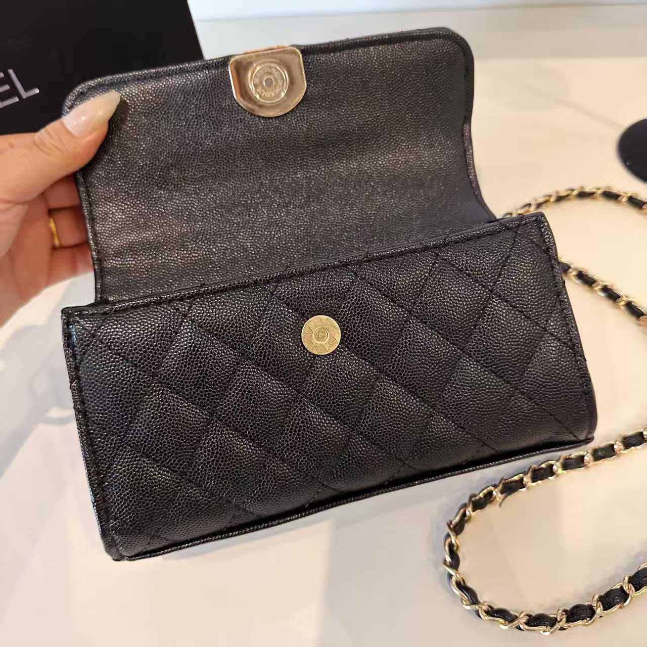 Chanel
105 dhs✅  
Size:19*6*12
with box

Zain07
♥️♥️♥️