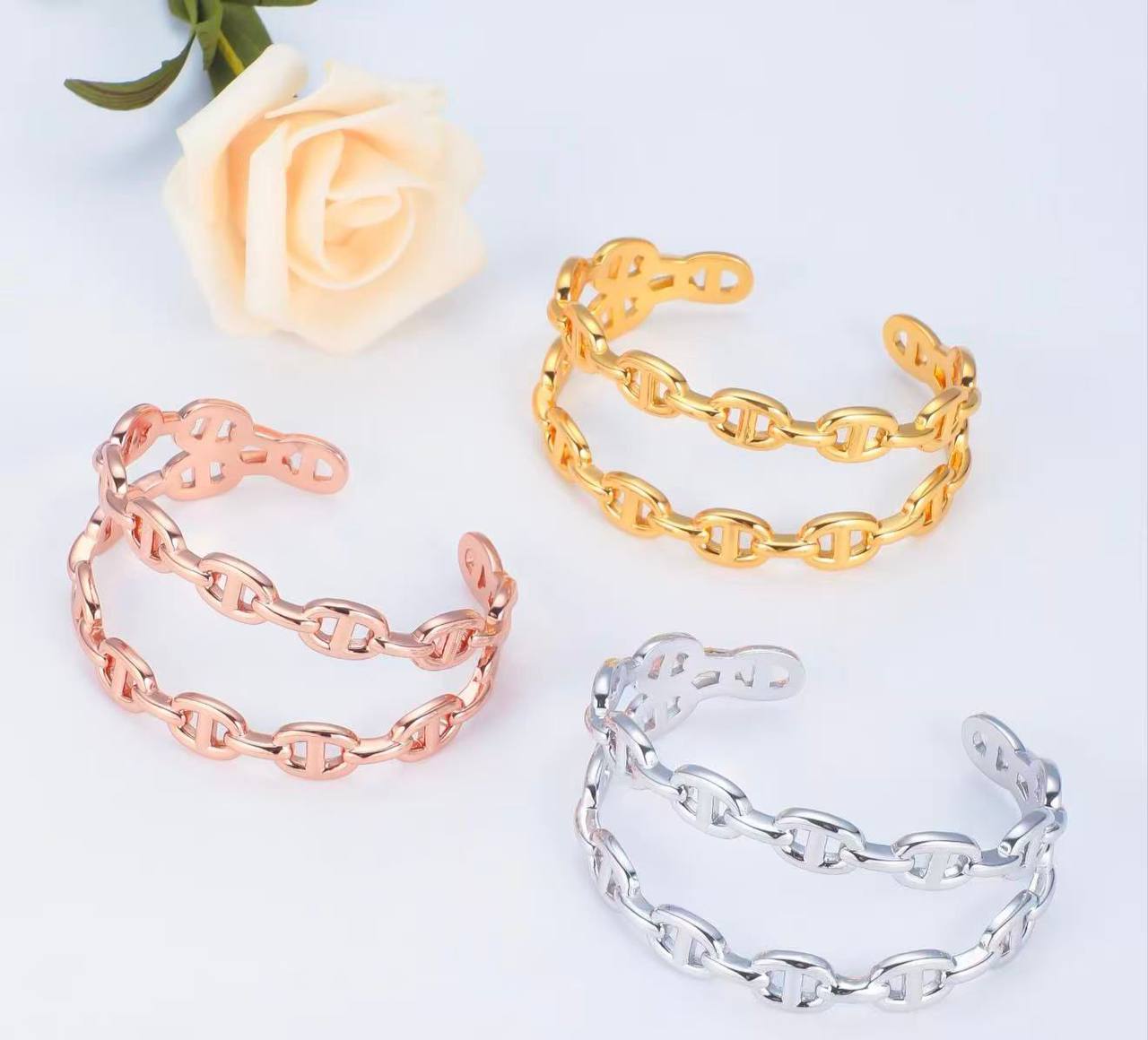 Hermes ❤️‍🔥*
Bangle 🐦‍🔥
Master quality 💯
With normal boxes 🗃️ 
85 dhs✅
With master box 📦 
100 dhs✅

Zain216
♥️♥️